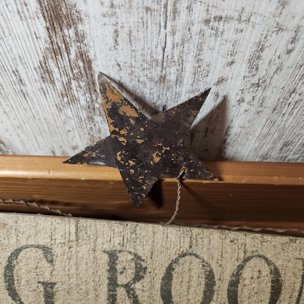 Rustic Barn Wood Hanger 'Keeping Room' Wall Sign Metal Star Country Farm Style